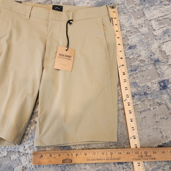 NWT J. Crew 9" Tech Shorts. Khaki. Men's size 29. - Picture 10 of 16
